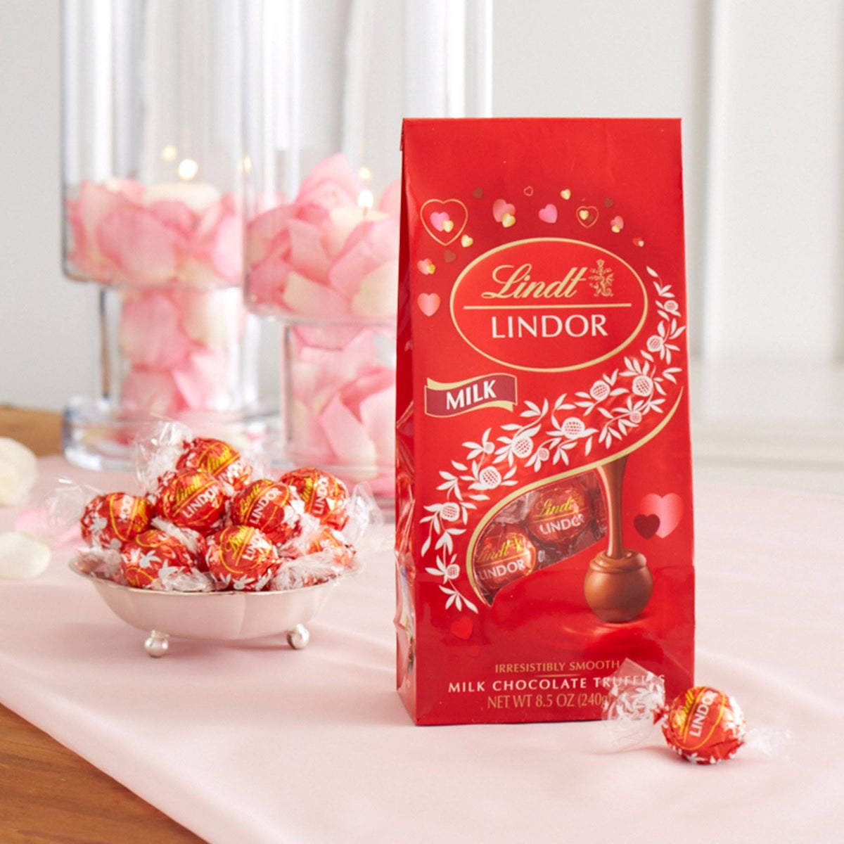 LINDT LINDOR MILK VALENTINE'S DAY MILK CHOCOLATE TRUFFLES 8.5 OZ BAG